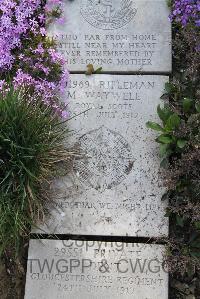 Boulogne Eastern Cemetery - Waywell, M