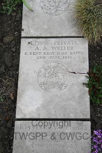 Boulogne Eastern Cemetery - Weller, Albert Arthur