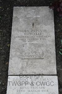 Boulogne Eastern Cemetery - Wells, C