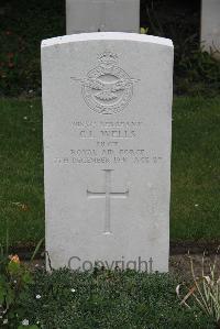 Boulogne Eastern Cemetery - Wells, Cyril Leslie