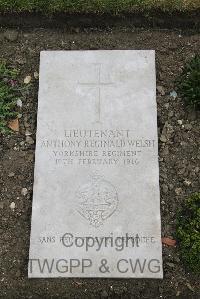 Boulogne Eastern Cemetery - Welsh, Anthony Reginald