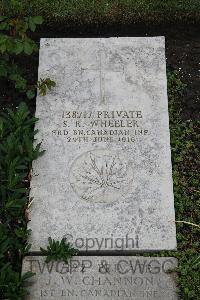 Boulogne Eastern Cemetery - Wheeler, S T