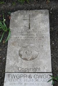 Boulogne Eastern Cemetery - While, J
