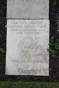 Boulogne Eastern Cemetery - White, Arthur Percy
