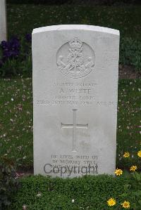 Boulogne Eastern Cemetery - White, Alexander