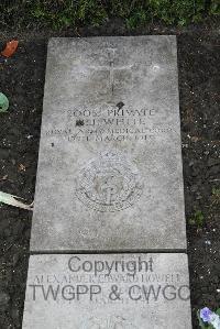 Boulogne Eastern Cemetery - White, H J
