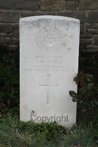 Boulogne Eastern Cemetery - White, James William