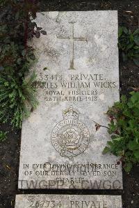 Boulogne Eastern Cemetery - Wicks, Charles William