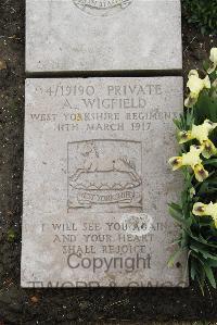 Boulogne Eastern Cemetery - Wigfield, A