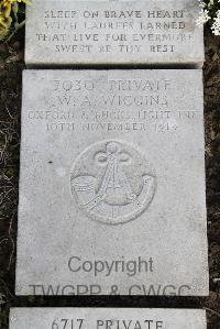 Boulogne Eastern Cemetery - Wiggins, W A
