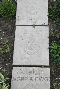 Boulogne Eastern Cemetery - Wigmore, A D