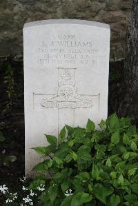 Boulogne Eastern Cemetery - Williams, Edward Jeffrey