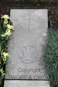 Boulogne Eastern Cemetery - Williams, F