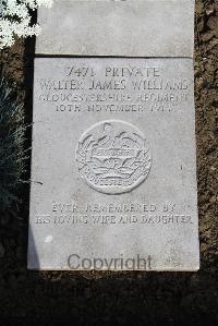 Boulogne Eastern Cemetery - Williams, Walter James