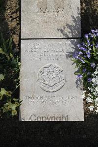 Boulogne Eastern Cemetery - Wills, Albert Edward