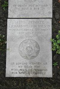 Boulogne Eastern Cemetery - Wilson, Richard William