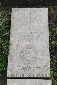 Boulogne Eastern Cemetery - Winter, C H