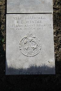 Boulogne Eastern Cemetery - Winter, R E