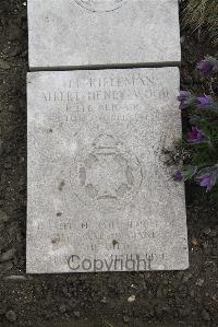 Boulogne Eastern Cemetery - Wood, Albert Henry