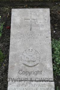 Boulogne Eastern Cemetery - Wood, G
