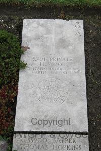 Boulogne Eastern Cemetery - Wood, H