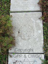 Boulogne Eastern Cemetery - Woodbridge, W I