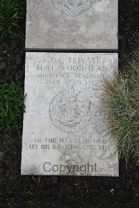 Boulogne Eastern Cemetery - Woodhead, Mark Henry