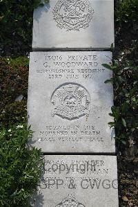 Boulogne Eastern Cemetery - Woodward, George
