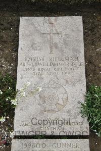 Boulogne Eastern Cemetery - Worsfold, Arthur William