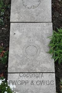 Boulogne Eastern Cemetery - Wright, Ernest David