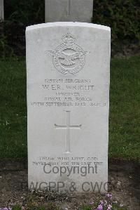 Boulogne Eastern Cemetery - Wright, Walter Ernest Ruskin