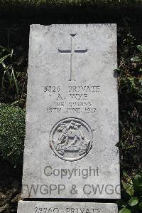 Boulogne Eastern Cemetery - Wye, A