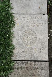 Boulogne Eastern Cemetery - Wynn, C R