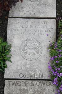 Boulogne Eastern Cemetery - Yarnell, Thomas E.