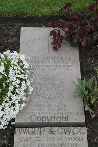 Boulogne Eastern Cemetery - Yates, Ernest