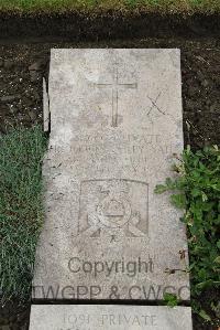Boulogne Eastern Cemetery - Yates, Frederick Ashley