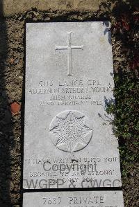Boulogne Eastern Cemetery - Young, Algernon Arthur Lindsay
