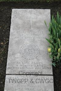 Boulogne Eastern Cemetery - Young, Robert