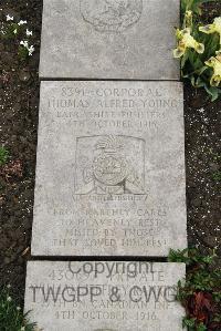 Boulogne Eastern Cemetery - Young, Thomas Alfred
