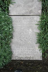 Boulogne Eastern Cemetery - Younger, Robert
