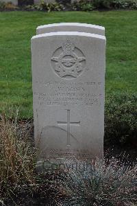 Berlin 1939-1945 War Cemetery - Acorn, George Warburton