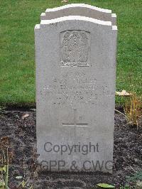 Berlin 1939-1945 War Cemetery - Fuller, Dawn