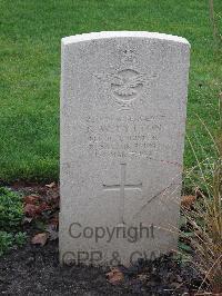 Berlin 1939-1945 War Cemetery - Fytton, Robert Wade