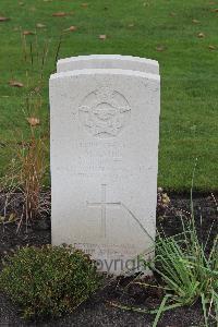Berlin 1939-1945 War Cemetery - Gnius, Mike