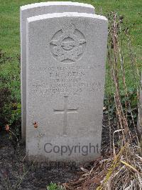 Berlin 1939-1945 War Cemetery - Green, Thomas Kendall