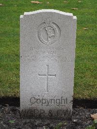 Berlin 1939-1945 War Cemetery - Hague, R