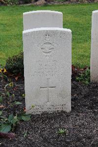 Berlin 1939-1945 War Cemetery - Hicks, Norman