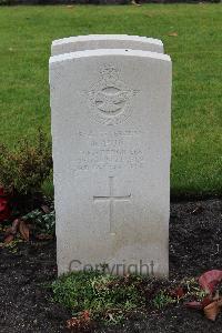 Berlin 1939-1945 War Cemetery - Hunt, Kenneth