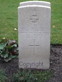 Berlin 1939-1945 War Cemetery - Hadlow, Desmond Hendry
