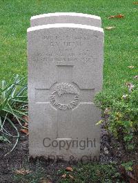 Berlin 1939-1945 War Cemetery - Helm, George Vincent